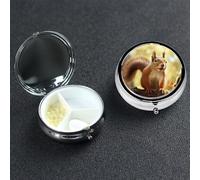 Petit pilulier à 3 compartiments, pilulier amusant en métal portable en forme d'écureuil pour poche, sac à main, boîte à pilules de voyage avec miroir rond et support de vitamines Cadeau unique