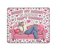 Petit tapis de souris avec citation amusante et illustration de squelette | Citation amusante, illustration de squelette, téléphone rétro, scène de canapé, motif cœurs et fleurs