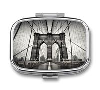 Petite boîte à pilules portable à 2 compartiments avec imprimé Brooklyn Bridge pour poche ou sac à main Pilulier en métal Organiseur de vitamines