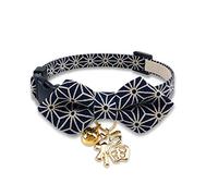 PetSoKoo Collier pour chat en forme de diamant unique avec nœud papillon de Noël et breloque porte-bonheur japonaise. Imprimé feuille de chanvre astringent. Ouverture de sécurité