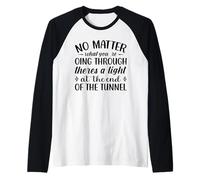 Peu Importe ce Que Vous traversez Theres A Light At The en Manche Raglan