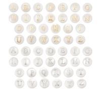PH PandaHall 2 Couleurs 52pcs Perles Alphabet A-Z, 8mm Perle de Coquillage Naturel Lettres de Coquillage Perles Bracelets Ronds Plats Perle avec Lettre Initiale pour Fabrication de Bijoux Été Colliers