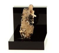 Phillipsite Pseudo. Après Serandite, Genthelvite, Gaidonnayite. 42.19 Mont Saint-Hilaire, Canada.