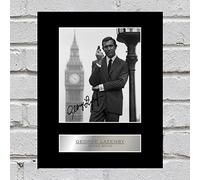 Photo dédicacée de George Lazenby James Bond 007