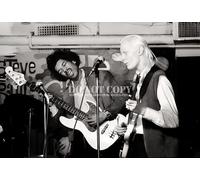 Photographie d'hiver Jimi Hendrix et Johnny 28 x 40 cm - Magnifique portrait en direct de 1968 - Guitar Greats - Musique américaine légendaire - Photo rare - Affiche d'art