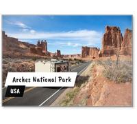 Photomagnet Aimant de réfrigérateur Camper Riding on A Scenic Road in The Red Rock Canyons During A Vibrant Sunny Day. Taken in Arches National Park, situé près de Moab, Utah, États-Unis,