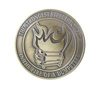 Pièce de monnaie unique pour incendie de conteneur à ordures, cette pièce unique présente un design qui capture l' de « être dans un feu de conteneur à ordures ». Pièce de défi pour conteneur à
