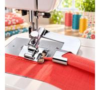Pied presseur réglable pour machine à coudre pour bords de tissu | Construction en métal, réglage par vis, guide de pliage des bords, pour modèles domestiques et commerciaux compatibles
