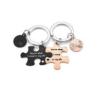PiercingJak 2PCS Porte-clés Couple Amoureux Amitié Personnalisé Gravé Cœur Need in My Life Pendentif Puzzle Séparable Acier Inoxydable Cadeau Amour Femme Homme Saint-Valentin Anniversaire-Noir+Or