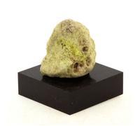 Pierres et Minéraux. Soufre. 35.30 ct. Madeleine-Soufrière, Basse-Terre, Guadeloupe, France.