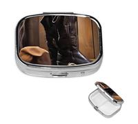 Pilulier carré en métal avec chapeau de cowboy noir et bottes occidentales à 2 compartiments - Joli pilulier de voyage portable pour médicaments et vitamines - Cadeau unique pour homme et femme