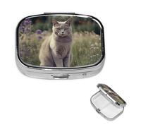 Pilulier de voyage avec 2 compartiments - Petit pilulier pour sac à main et poche - Organisateur de médicaments portable - Chat gris dans un champ de fleurs - Joli pilulier rond pour vitamines,