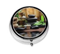 Pilulier portable avec impression pierres et spa sur le bois près d'un étang - Mini pilulier compact et pratique pour ranger et organiser les pilules