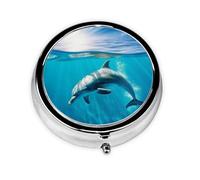 Pilulier rond en forme de dauphin nageur dans la mer bleue - 3 compartiments pour sac à main - Joli pilulier en métal - Portable - Petit pilulier de voyage pour contenir des vitamines, des suppléments