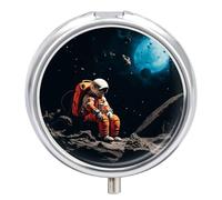 Pilulier rond portable à 3 compartiments Astronaut Crashed on The Moon pour contenir des vitamines