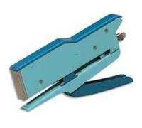 Pince agrafeuse Zenith acier 548E, utilise les agrafes n°6/4 ou 21/4, coloris bleu G