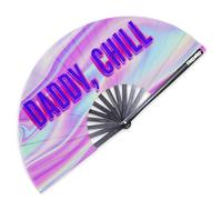 Pinkswag Fan Clack « Daddy Chill » - Éventail en bambou inspiré des mèmes pour les spectacles de dragster, la fierté et les moments de comédie queer
