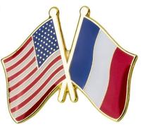 Pin's en émail avec drapeau des États-Unis et de la France, Émail