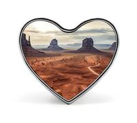 Pin's en forme de cœur représentant le paysage de Monument Valley, en alliage, avec fermoir à épingle. Badge personnalisé, amusant et original. Broche cœur mignonne en émail, idéale pour vestes, sacs