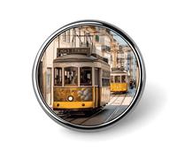 Pin's rond en métal émaillé représentant le tramway de Lisbonne. Bijou original et amusant, badge bouton personnalisé pour sac à dos, chapeau, veste ou manteau.