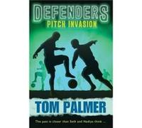 Pitch Invasion by Tom Palmer Inconnu (Auteur)