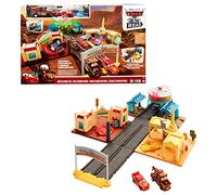 Pixar Disney Pixar Cars On The Road Coffret avec 2 véhicules et compte à rebours lumineux, Visite à Radiator Springs, Flash McQueen et Martin, Jouet Enfant, Dès 4 ans, HGV68