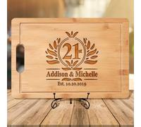 Planche à découper en bois gravée personnalisée avec nom et année, cadeau pour parents, couple, mari, épouse, lui, elle, homme et femme pour anniversaire, Noël, anniversaire, Saint-Valentin