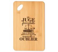 Planche à Découper Juge Formidable | Plateau Apéro Bambou Gravé 30 × 20 cm | Cuisine Barbecue Apéritif | Idée Cadeau Magistrat Crémaillère Noël