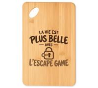 Planche à Découper La vie est plus belle avec l'escape game | modèle 1 | Plateau Apéro Bambou Gravé 30 × 20 cm | Cuisine Barbecue Apéritif | Idée Cadeau Crémaillère Noël