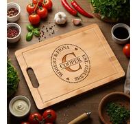 Planche à découper personnalisée avec poignée - Planche de cuisine monogrammée avec nom - Cadeau de charcuterie gravé pour pendaison de crémaillère, mariage, famille ou couple