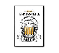 Planetee Affiche - Emmanuelle a besoin d'une bière | Poster Décoration Murale Qualité Premium A3