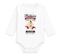 Planetee Body Bébé Manches Longues Mathieu Un Jour Je Changerai le Monde, mais d'Abord Changez ma Couche ! | Super-Héros | Coton 170 g/m² Blanc 3 mois à 18 mois | Bébé Fille Garçon Mixte