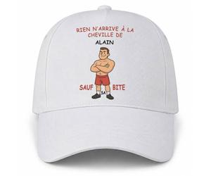 Planetee Casquette Blanche Rien n'arrive à la Cheville de Alain sauf sa Bite | 5 Panneaux Polyester Recyclé 210 g/m² Taille Unique Réglable | Boucle Métal Œillets Brodés | Cadeau Anniversaire Noël
