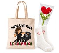 Planetee Coffret Cadeau Cocooning Une Fille qui Adore le Krav-Maga | Tote Bag Coton, Chaussettes Douces Cœur, Fleur Cœur en Crochet | 3 Pièces | Femme Passionné Humour Original Anniversaire