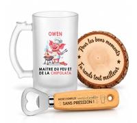 Planetee Coffret Chope de Bière Owen maître du feu et de la chipolata | Chope Verre Givré 470 ml, Décapsuleur Gravé, Dessous de Verre Bois | 3 Pièces