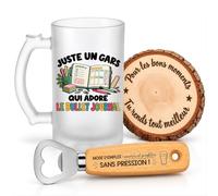 Planetee Coffret Chope de Bière Un Gars qui Adore le Bullet Journal | Verre Givré 470 ml, Décapsuleur Gravé, Sous-Verre Bois | 3 Pièces | Cadeau Homme Passionné Humour Original Anniversaire