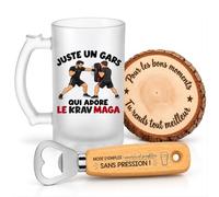 Planetee Coffret Chope de Bière Un Gars qui Adore le Krav-Maga | Verre Givré 470 ml, Décapsuleur Gravé, Sous-Verre Bois | 3 Pièces | Cadeau Homme Passionné Humour Original Anniversaire