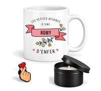 Planetee Coffret Mug Affaires d'une Romy d'Enfer | Céramique 330 ml, Bougie Parfumée en Boîte Métal, Pin's Cœur | 3 Pièces | Cadeau Femme Anniversaire Fête Noël Original