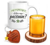 Planetee Coffret Mug Cap ou pas cap ? d'être mon parrain ? | Mug Céramique 330 ml, Bougie en Verre, Dessous de Verre Bois, Porte-Clés Cœur | 4 Pièces | Cadeau Anniversaire Noël