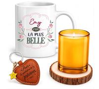 Planetee Coffret Mug Emy la Plus Belle | Céramique 330 ml, Bougie en Verre, Sous-Verre Bois, Porte-Clés Cœur | 4 Pièces | Cadeau Femme Anniversaire Fête Noël Original
