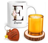 Planetee Coffret Mug Eugénie Lettre Fleurie | Céramique 330 ml, Bougie en Verre, Sous-Verre Bois, Porte-Clés Cœur | 4 Pièces | Cadeau Femme Anniversaire Fête Noël Original