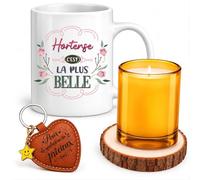 Planetee Coffret Mug Hortense la Plus Belle | Céramique 330 ml, Bougie en Verre, Sous-Verre Bois, Porte-Clés Cœur | 4 Pièces | Cadeau Femme Anniversaire Fête Noël Original