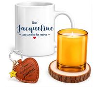 Planetee Coffret Mug Jacqueline Pas Comme les Autres | Céramique 330 ml, Bougie en Verre, Sous-Verre Bois, Porte-Clés Cœur | 4 Pièces | Cadeau Femme Anniversaire Fête Noël Original