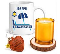 Planetee Coffret Mug Joseph en Vacances | Céramique 330 ml, Bougie en Verre, Sous-Verre Bois, Porte-Clés Cœur | 4 Pièces | Cadeau Homme Anniversaire Fête Noël Original