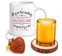 Planetee Coffret Mug Les Autres Jacqueline et Toi | Céramique 330 ml, Bougie en Verre, Sous-Verre Bois, Porte-Clés Cœur | 4 Pièces | Cadeau Femme Anniversaire Fête Noël Original
