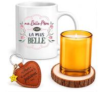 Planetee Coffret Mug Ma Belle-Mère c'est la plus belle | Mug Céramique 330 ml, Bougie en Verre, Dessous de Verre Bois, Porte-Clés Cœur | 4 Pièces | Cadeau Anniversaire Noël