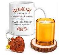 Planetee Coffret Mug Madeleine aussi Géniale | Céramique 330 ml, Bougie en Verre, Sous-Verre Bois, Porte-Clés Cœur | 4 Pièces | Cadeau Femme Anniversaire Fête Noël Original