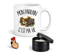 Planetee Coffret Mug Mon Parrain c'est ma vie | Mug Céramique 330 ml, Bougie Parfumée en Boîte Métal, Pin's Cœur | 3 Pièces | Cadeau Anniversaire Noël