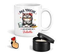Planetee Coffret Mug Pas Touche aux Affaires de Juliette | Céramique 330 ml, Bougie Parfumée en Boîte Métal, Pin's Cœur | 3 Pièces | Cadeau Femme Anniversaire Fête Noël Original