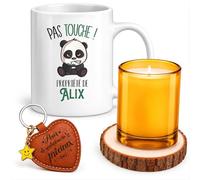 Planetee Coffret Mug Pas Touche Propriété d'Alix | Céramique 330 ml, Bougie en Verre, Sous-Verre Bois, Porte-Clés Cœur | 4 Pièces | Cadeau Femme Anniversaire Fête Noël Original